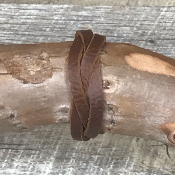 Brown oil-tanned leather braided bracelet - Picture 2 of 5
